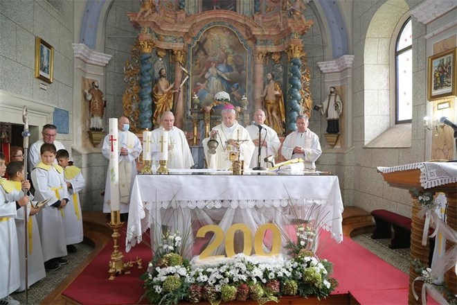 PROSLAVLJENA 200. OBLJETNICA POSVETE ŽUPNE CRKVE PRESVETOG TROJSTVA U KLENOVNIKU